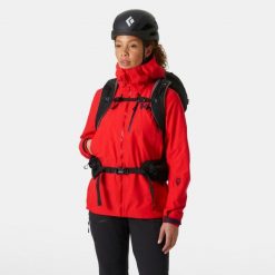 Damska kurtka turystyczna Helly Hansen Odin 9 Worlds 3.0. Czerwone kurtki damskie Helly Hansen, bez wzorów, bez kaptura. W wyprzedaży za 2,011.75 zł.