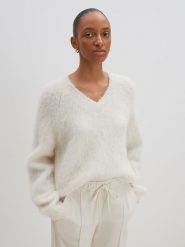 Someday Sweter w kolorze białym rozmiar: 40. Białe swetry klasyczne damskie someday., bez kołnierzyka. Za 241.56 zł.