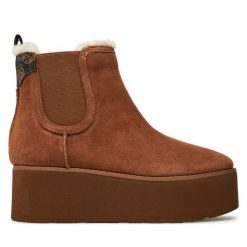 Botki Guess. Brązowe botki damskie Guess, bez obcasa, na koturnie, bez zapięcia. Za 549.99 zł.