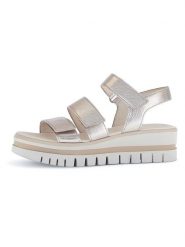 Gabor Skórzane sandały w kolorze złotym na koturnie rozmiar: 37. Żółte sandały damskie Gabor, bez wzorów, z otwartym noskiem, bez obcasa, na koturnie, bez zapięcia. Za 170.47 zł.