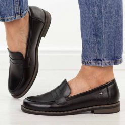 Czarne skórzane mokasyny damskie Vinceza 18131. Czarne mokasyny damskie VINCEZA, na jesień, z jeansu, z okrągłym noskiem, bez obcasa. Za 219.00 zł.