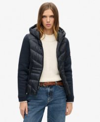 Kurtka hybrydowa z kapturem Storm Knit od SUPERDRY. Niebieskie kurtki damskie Superdry, l, bez wzorów, z materiału, z kapturem. Za 567.90 zł.