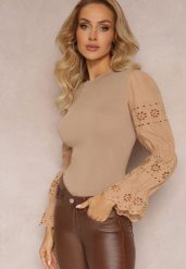 Beżowy Sweter z Ozdobnym Haftem i Ażurowym Rękawem Anulika. Brązowe swetry klasyczne damskie Renee, na jesień, z wiskozy, bez kołnierzyka. Za 74.99 zł.