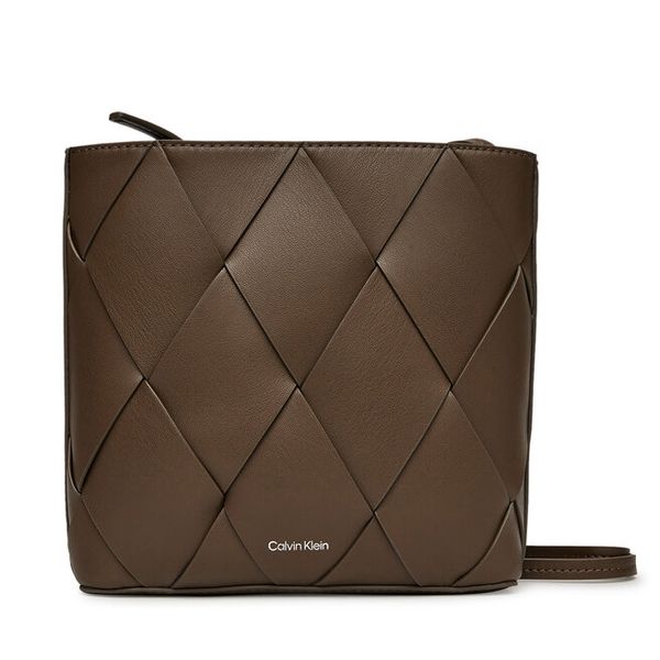 Torebka Calvin Klein. Brązowe listonoszki damskie Calvin Klein, bez wzorów, bez dodatków. Za 649.99 zł.