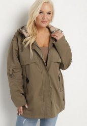 Zielona Kurtka Parka z Kapturem i Kieszeniami Eradilla. Zielone kurtki damskie Born2be, plus size, z kapturem. Za 319.99 zł.