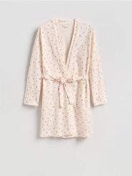 Wzorzysty szlafrok z paskiem - kremowy. Białe szlafroki damskie Reserved, bez wzorów, z bawełny, bez kaptura. Za 119.99 zł.