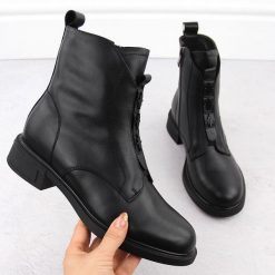 Skórzane botki damskie czarne D&A S.Barski Premium Collection CR42-080. Czarne botki damskie S.BARSKI, ze skóry, eleganckie, bez obcasa, bez zapięcia. Za 175.00 zł.
