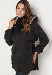 Czarna Kurtka Parka z Kapturem i Kieszeniami z Możliwością Ściągnięcia w Talii Kailisse. Czarne kurtki damskie Born2be, l, z jeansu, z kapturem. Za 179.99 zł.