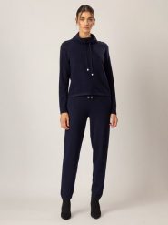 APART Sweter w kolorze granatowym rozmiar: 34. Niebieskie swetry klasyczne damskie Apart, z kaszmiru, bez kołnierzyka. Za 214.95 zł.