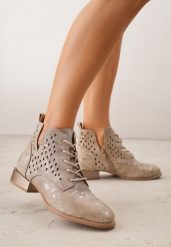 Jasnobrązowe Ażurowe Botki ze Skórzaną Wkładką z Wycięciem Nanalitia. Brązowe botki damskie Born2be, na lato, z jeansu, eleganckie, bez obcasa, na obcasie, bez zapięcia. Za 199.99 zł.