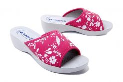 INBLU PL-51 005 ciemny róż, klapki damskie. Czerwone klapki damskie Inblu, bez wzorów, bez obcasa, na koturnie, bez zapięcia. Za 41.99 zł.