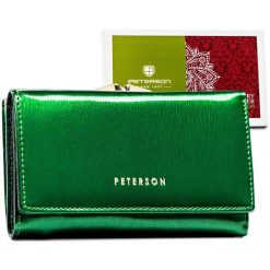 Portfel damski Peterson PTN 55020-SH zielony. Zielone portfele damskie Peterson, bez wzorów, z lakierowanej skóry. Za 95.99 zł.
