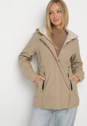 Ciemnobeżowa Kurtka Parka z Kapturem z Ozdobną Wyściółką Tiolara. Brązowe kurtki sportowe damskie Born2be, l, bez wzorów, z jeansu, z kapturem. Za 169.99 zł.