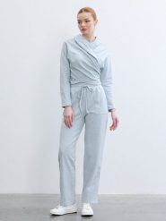 BGN Bluza w kolorze błękitnym rozmiar: 38. Niebieskie bluzy damskie BGN, bez wzorów, z kapturem. Za 78.99 zł.