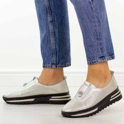 Złote ażurowe skórzane półbuty damskie S.Barski 7092. Żółte półbuty damskie S.BARSKI, na jesień, w ażurowe wzory, z jeansu, z okrągłym noskiem, bez obcasa, na płaskiej podeszwie, bez zapięcia. Za 249.00 zł.