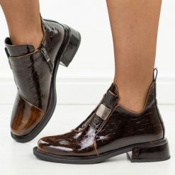 Brązowe skórzane botki damskie T.Sokolski 526. Brązowe botki damskie Sokolski, na jesień, z dzianiny, eleganckie, z okrągłym noskiem, bez obcasa, na obcasie, bez zapięcia. Za 359.00 zł.