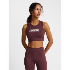 Damski biustonosz z logo Hummel Pulse. Czerwone koszulki sportowe damskie Hummel, bez wzorów, bez ramiączek, na fitness i siłownię. Za 120.50 zł.