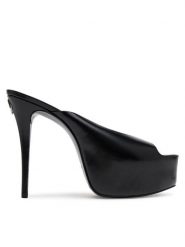 Naked Wolfe Klapki Fab Czarny. Czarne klapki damskie Naked Wolfe, bez wzorów, ze skóry, bez obcasa, bez zapięcia. Za 1,279.00 zł.