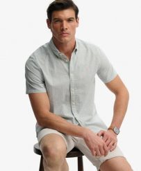 Superdry Klasyczna koszula Seersucker krótki rękaw – 100% bawełna organiczna. Białe koszule damskie Superdry, na lato, xl, bez wzorów, z bawełny, klasyczne, bez kołnierzyka, bez ramiączek. Za 282.85 zł.