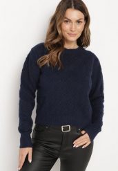 Granatowy Klasyczny Sweter Ozdobiony Tłoczeniem Derista. Niebieskie swetry klasyczne damskie Born2be, z jeansu, bez kołnierzyka. Za 139.99 zł.