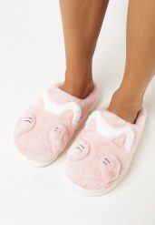 Różowe Kapcie na Platformie z Futerkiem Siltala. Czerwone kapcie damskie Born2be. Za 34.99 zł.