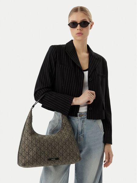 Calvin Klein Torebka Emblem Jacquard LV04F3635G Khaki. Brązowe torebki klasyczne damskie Calvin Klein, bez dodatków. Za 569.99 zł.