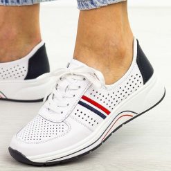 Białe ażurowe skórzane półbuty damskie S.Barski 097. Białe półbuty damskie S.BARSKI, na lato, w ażurowe wzory, ze skóry, bez obcasa, bez zapięcia. Za 269.00 zł.