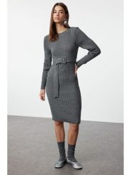 Trendyol Sukienka w kolorze antracytowym rozmiar: M. Czarne sukienki damskie Trendyol, bez wzorów, z tkaniny, bez ramiączek. Za 78.99 zł.