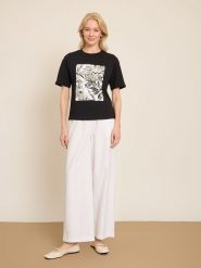 BGN Koszulka w kolorze czarnym rozmiar: 34. Czarne bluzki damskie BGN, bez wzorów, bez kołnierzyka, bez ramiączek. Za 56.99 zł.