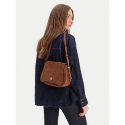 Torebka BOSS. Czarne torebki klasyczne damskie Boss, bez dodatków. Za 424.99 zł.
