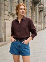Szorty jeansowe mid waist z paskiem - niebieski. Niebieskie spodenki sportowe damskie Sinsay, l, bez wzorów, z jeansu. W wyprzedaży za 39.99 zł.