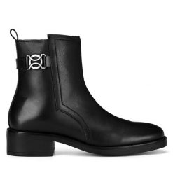 Botki Lasocki. Czarne botki damskie Lasocki, bez obcasa, na płaskiej podeszwie, bez zapięcia. Za 279.99 zł.