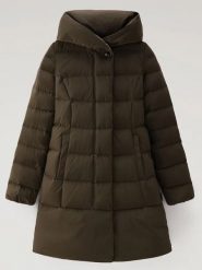 Woolrich Kurtka puchowa w kolorze khaki rozmiar: M. Brązowe kurtki damskie Woolrich, m, bez wzorów, z puchu, bez kaptura. Za 2,306.21 zł.
