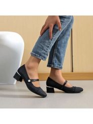 Lov'it Czółenka w kolorze czarnym z paskiem rozmiar: 41. Czarne czółenka damskie Lov'It, bez wzorów, bez obcasa. Za 82.99 zł.