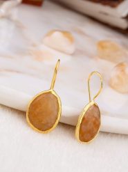 Pierres delicates Pozłacane kolczyki z kamieniem słonecznym rozmiar: onesize. Brązowe kolczyki damskie Pierres delicates, pozłacane, z zapięciem typu bigiel. Za 70.08 zł.