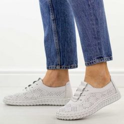 Białe ażurowane skórzane półbuty damskie T.Sokolski w26-47. Białe półbuty damskie Sokolski, na jesień, bez wzorów, z jeansu, bez obcasa, na płaskiej podeszwie, bez zapięcia. Za 259.00 zł.