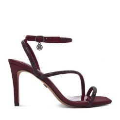 Sandały Nine West. Czerwone sandały damskie Nine West, bez wzorów, bez obcasa, na szpilce, bez zapięcia. Za 249.99 zł.