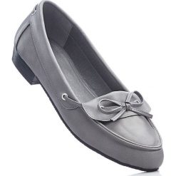 Mokasyny w 2 szerokościach bonprix jasnoszary. Szare balerinki damskie bonprix. Za 49.99 zł.