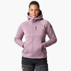Bluza z kapturem Hiking damska Swedemount Lofoten Tech Stretch Hood wodoodporna. Fioletowe bluzy damskie SWEDEMOUNT, bez wzorów, z kapturem. Za 329.99 zł.