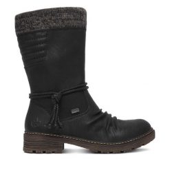 Kozaki Rieker. Czarne kozaki damskie Rieker, bez obcasa, na płaskiej podeszwie, bez zapięcia. Za 429.99 zł.