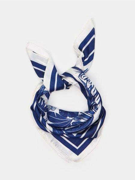 Chusta z motywem botanicznym - wielobarwny. Chusty damskie Sinsay, bez wzorów. Za 15.99 zł.