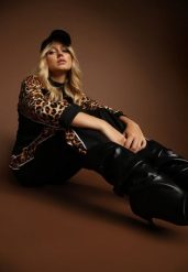 Czarny Komplet Dresowy z Panterkowymi Wstawkami Bluza i Spodnie Wide Leg Redrie. Czarne bluzy damskie Renee, l, z aplikacjami, z dresówki, bez kaptura. Za 79.99 zł.