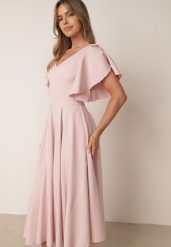 Różowa Koktajlowa Sukienka o Rozkloszowanym Kroju z Falbanami Zamiast Rękawów Ghala. Czerwone sukienki damskie Born2be, bez wzorów, eleganckie, bez ramiączek. Za 299.99 zł.