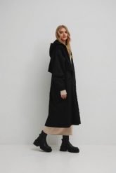 Długi płaszcz typu oversize w kolorze TOTALY BLACK - HUNTER-M/L. Czarne płaszcze damskie Marsala, l, bez wzorów, z bawełny, bez kaptura. W wyprzedaży za 559.95 zł.