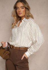 Biała Koszula z Lnu i Wiskozy o Kroju Oversize w Metaliczne Paski Velirna. Białe koszule damskie Renee, bez wzorów, z jeansu, eleganckie, bez kołnierzyka, bez ramiączek. Za 74.99 zł.