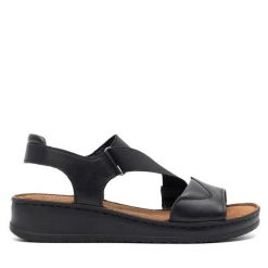 Sandały Go Soft. Czarne sandały damskie GO SOFT, bez wzorów, bez obcasa, na płaskiej podeszwie, bez zapięcia. Za 169.99 zł.