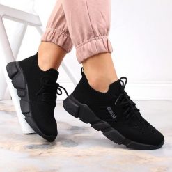 Buty sportowe damskie komfortowe czarne Big Star JJ274269. Czarne obuwie sportowe casual damskie Big Star, z materiału, bez zapięcia. Za 269.99 zł.