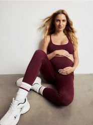 Gładkie legginsy - mahoniowy. Brązowe legginsy damskie Reserved, l, bez wzorów, z dzianiny. Za 79.99 zł.