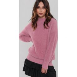Ciemnoróżowy Sweter Wełniany Merrill. Czerwone swetry klasyczne damskie Renee, l, z wełny, bez kołnierzyka. Za 59.99 zł.