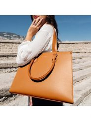 ATELIERS SAINT GERMAIN Skórzana torebka w kolorze jasnobrązowym - 36 x 28,5 x 13,5 cm rozmiar: onesize. Brązowe torebki klasyczne damskie ATELIERS SAINT GERMAIN, z materiału, bez dodatków. Za 630.99 zł.